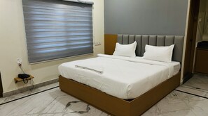 Desk, laptop workspace, free WiFi - V Check Inn (Hyderabad)