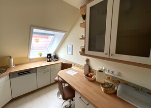 Fridge, microwave, oven, stovetop - Moin and welcome to Friesenblau OG with its own garden area (Dangast)