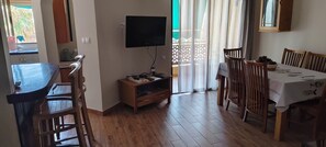 Dining - Spacious apartment between the sea and the mountains, with incredible views. (Polop)