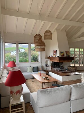 Interior - Beautiful family home in the heart of the Basque countryside, less than 30 minutes from the beaches (ESPELETTE)