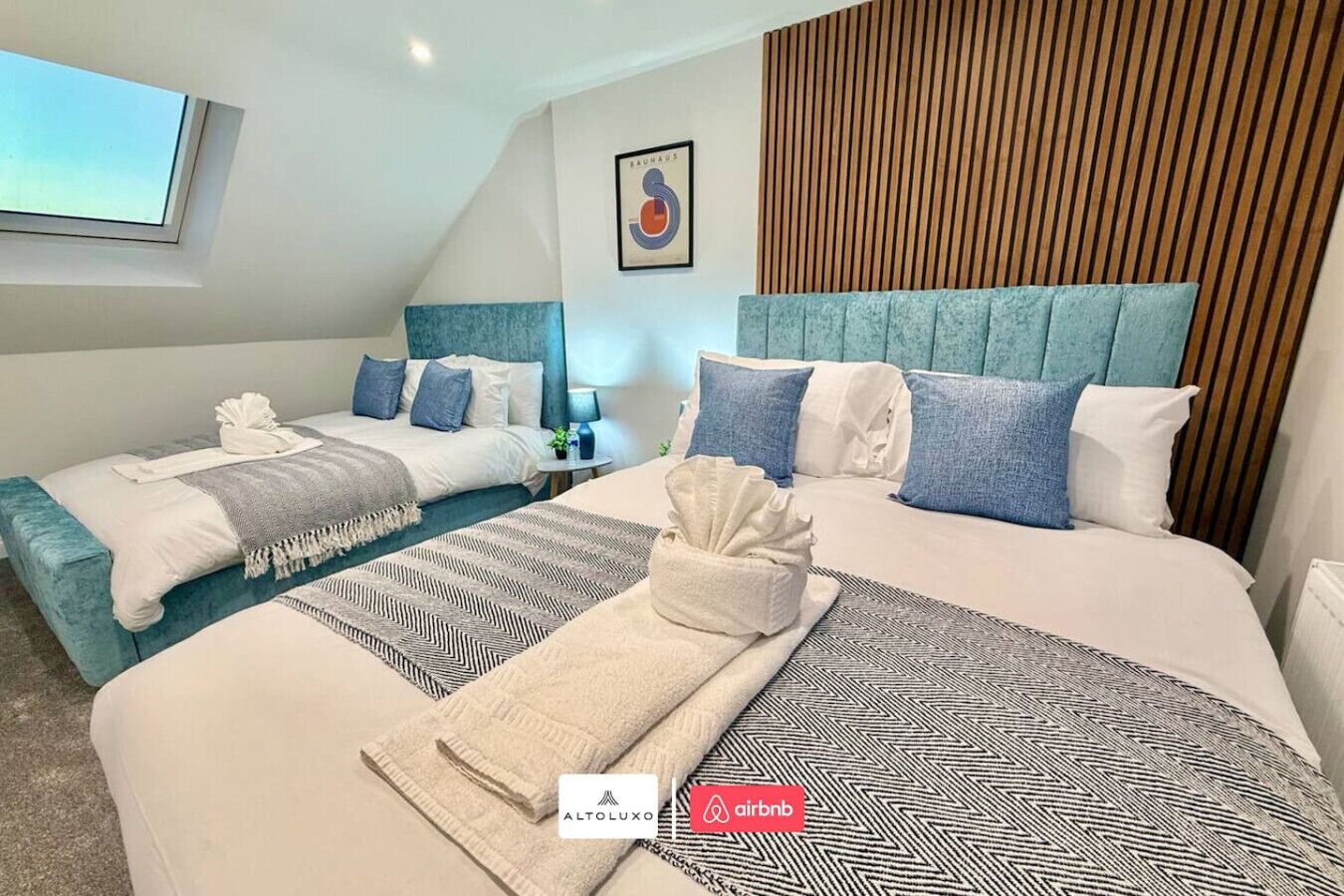 Skrivebord, strykejern/-brett og wi-fi