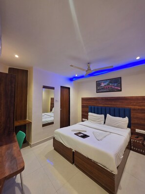 Deluxe-Doppelzimmer | Zimmersafe, Schreibtisch, laptopgeeigneter Arbeitsplatz