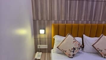 Caja de seguridad en la habitación y escritorio