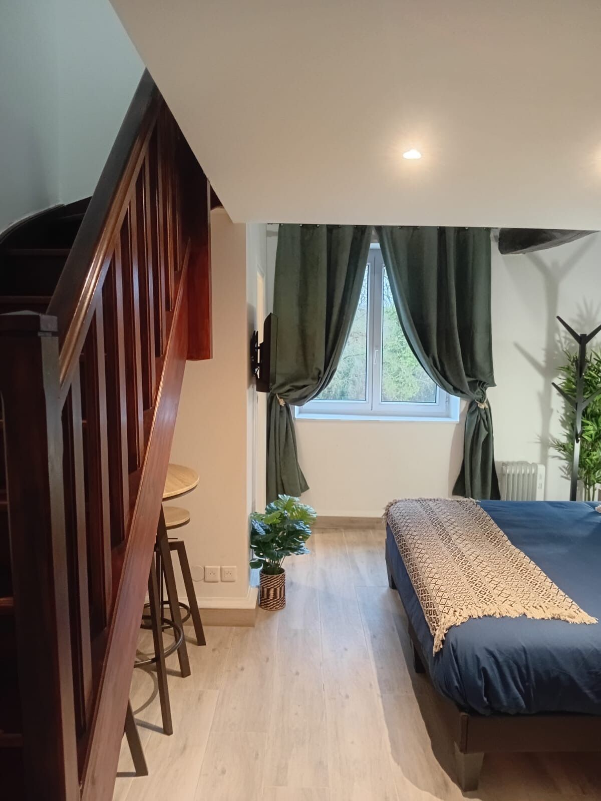 Deluxe Suite, Garden View | In-room safe, desk, laptop workspace, free WiFi