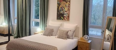 In-room safe, desk, laptop workspace, free WiFi