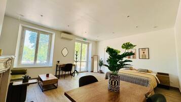 In-room safe, desk, laptop workspace, free WiFi