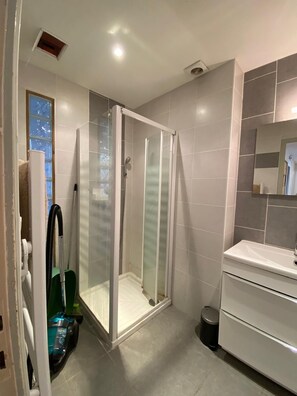 Shower, towels, soap, toilet paper - Large, cosy T4 - 3 bedrooms - Perfect for missions & stays (Saint-Nazaire)