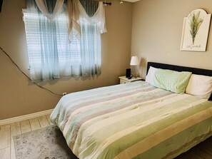 3 habitaciones, escritorio, tabla de planchar con plancha y wifi