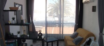 Studio on the port, wifi, air conditioning, swimming pool, washing machine