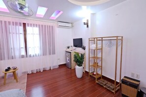 Deluxe Double Room, Balcony, City View | Desk, laptop workspace, free WiFi - La Ava Home (Hoan Kiem)