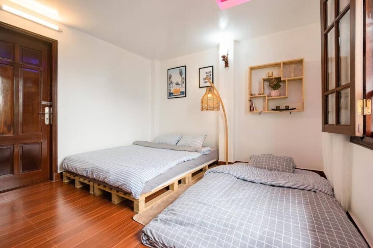 Deluxe-Doppelzimmer, Balkon, Stadtblick | Schreibtisch, laptopgeeigneter Arbeitsplatz, kostenloses WLAN