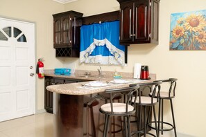 Fridge, microwave, oven, stovetop - Spacious two bedroom apartment in Ocho Rio very close to all attractions (Ocho Rios)