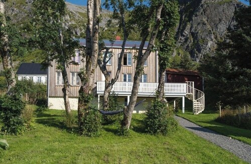 Lofoten House by the sea, architectural details and sea views