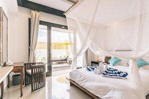 3 bedrooms, WiFi, bed sheets - Spacious 3-bedroom Private Pool villa with AC in Kerobokan/Near Changu (Kerobokan/Kec Kuta utara)