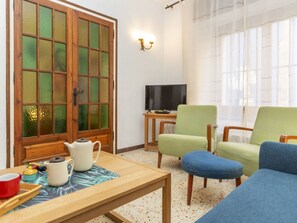 TV - Urban Plaza Palafrugell by Interhome (Palafrugell)