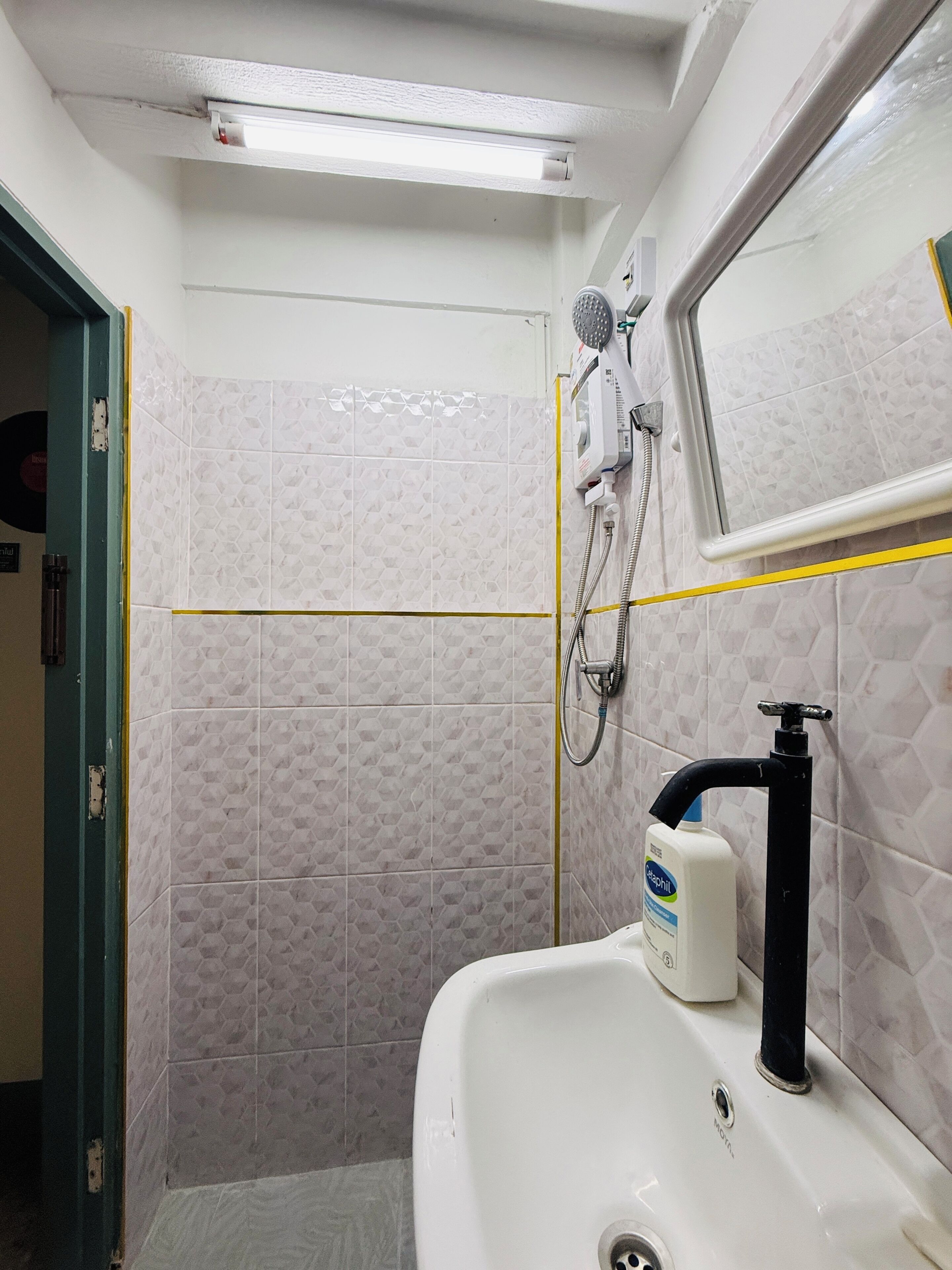 Shower, towels, soap, shampoo