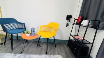 Deluxe Single Room, 1 King Bed, Balcony, City View | WiFi (free), bed sheets