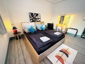 Standard Double Room, Balcony, City View - Hee Pee hostel  (Naimuang)