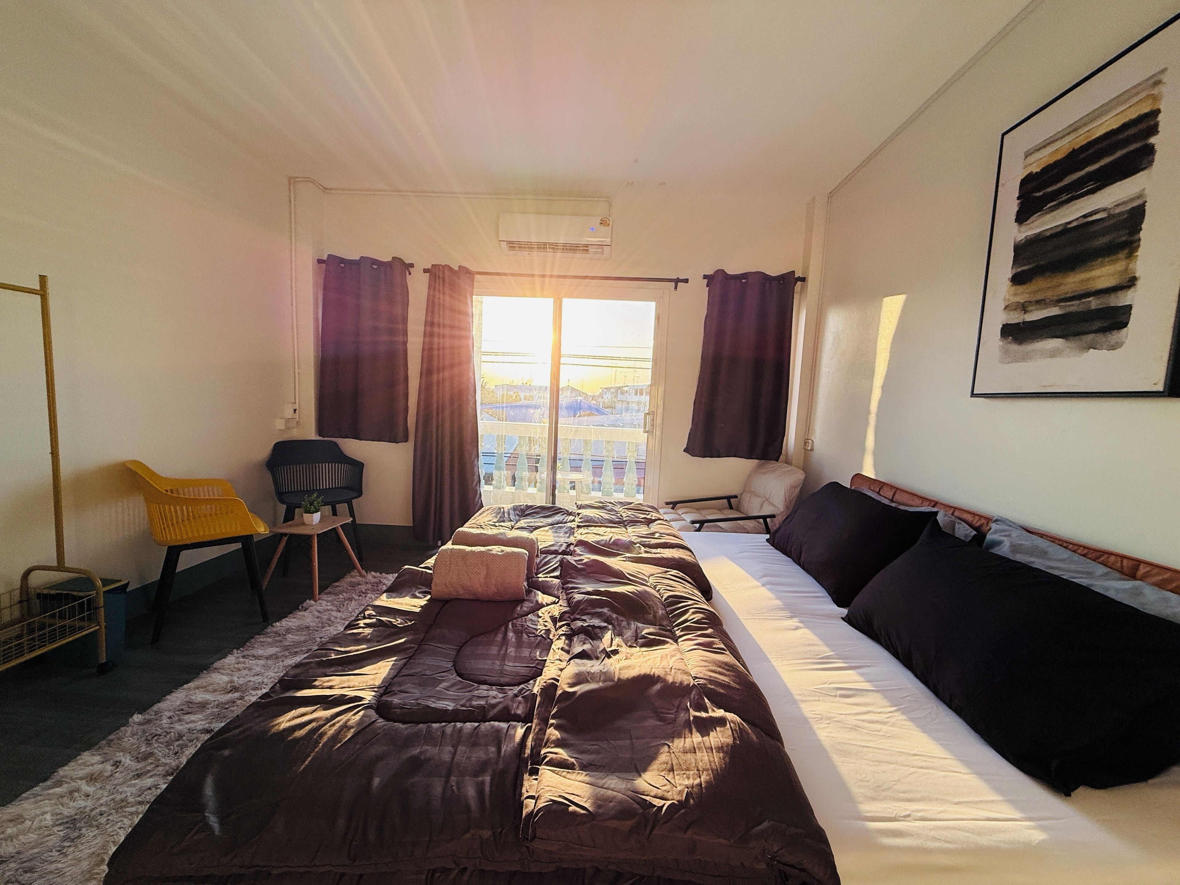 ห้องสแตนดาร์ดดับเบิล, ระเบียง, วิวเมือง | Wi-Fi ฟรี, ผ้าปูที่นอน