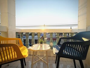 Standard Double Room, 1 Katil Raja (King), Balcony, City View | Teres/patio