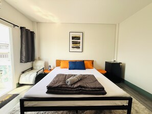 Standard Double Room, Balcony, City View | Free WiFi - Hee Pee hostel  (Naimuang)