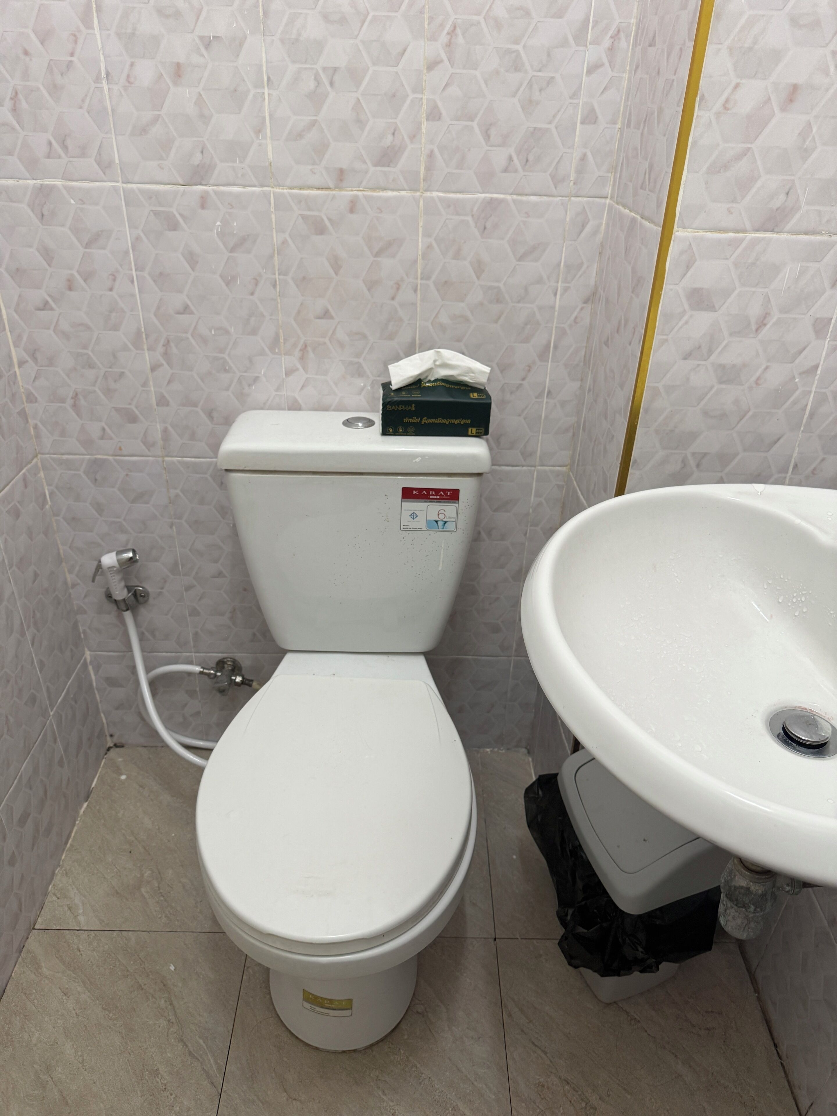 تجهيزات دش، مناشف، صابون، شامبو