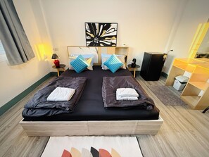 Standard Double Room, Balcony, City View | Free WiFi - Hee Pee hostel  (Naimuang)