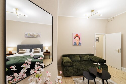 Deluxe Suite near Messe Berlin 2 Bathrooms 8 Guests
