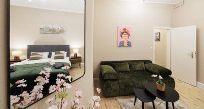 Deluxe Suite near Messe Berlin 2 Bathrooms 8 Guests