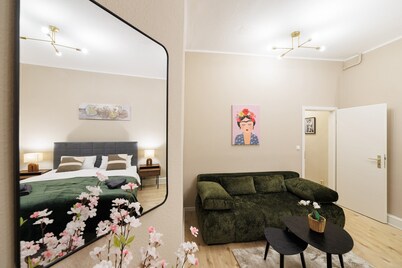 Deluxe Suite near Messe Berlin 2 Bathrooms 8 Guests