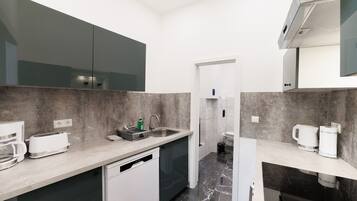 Mikrowelle, Ofen, Herdplatte, Geschirrspüler