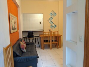 Interior - Charming one-bedroom apartment in Copacabana, one block from the beach. (Rio de Janeiro)