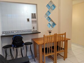 Dining - Charming one-bedroom apartment in Copacabana, one block from the beach. (Rio de Janeiro)
