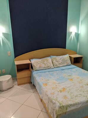 1 bedroom, bed sheets - Charming one-bedroom apartment in Copacabana, one block from the beach. (Rio de Janeiro)