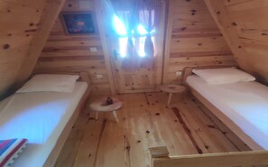 2 slaapkamers, een kluis op de kamer, een strijkplank/strijkijzer, wifi