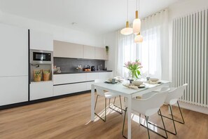 Dining - NEW Bright 36 with garden [Treviso - Venice]. (Treviso)