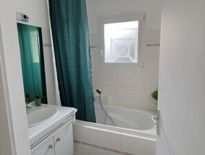 Towels, toilet paper - Nice semi-detached house with garage in a quiet area (Lanton)