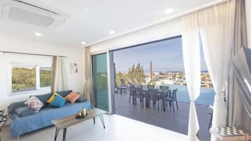 Villa, 4 Bedrooms, Private Pool, City View | Living room