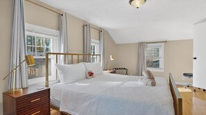 3 bedrooms, desk, iron/ironing board, free WiFi - Mod Pod | Be our first guest! (Old Orchard Beach)