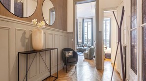 4 Schlafzimmer, Schreibtisch, Bügeleisen/Bügelbrett, Reisekinderbett