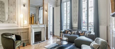 Smart TV, DVD player, stereo