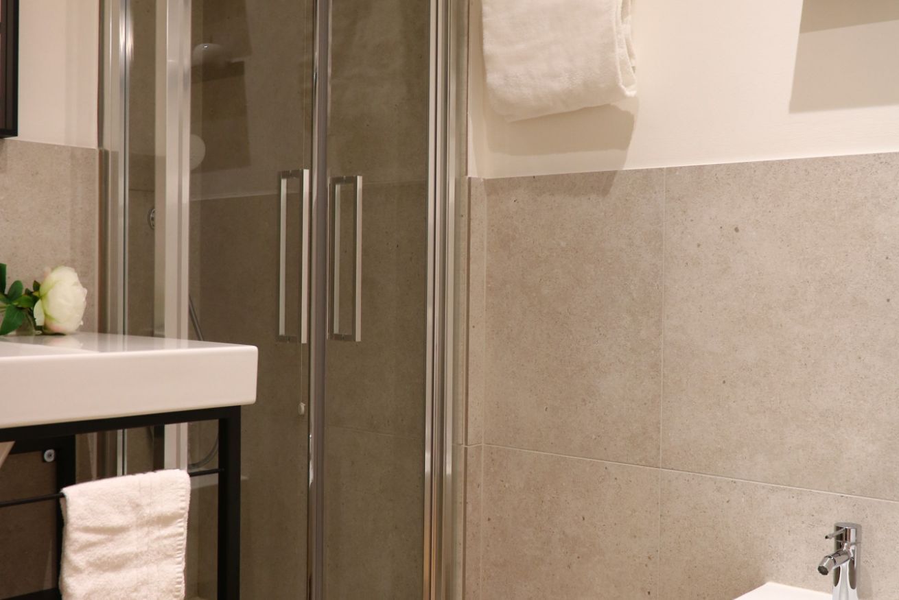 Bidee, sampoo, vessapaperi