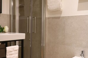 Bidee, sampoo, vessapaperi