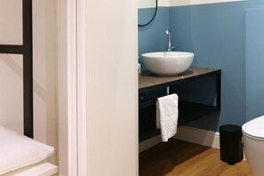 Bidet, Shampoo, Toilettenpapier