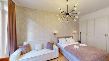 Tabla de planchar con plancha, Internet, ropa de cama