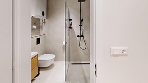 Dusche, Haartrockner, Handtücher, Seife