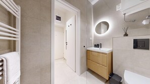 Dusche, Haartrockner, Handtücher, Seife