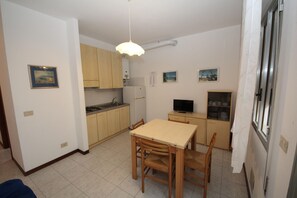 Private kitchen - Stunning Apartment in Via dei Lauri (Rosolina)