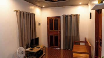 Bungalow – classic, 2 soverom, balkong | Oppholdsområde