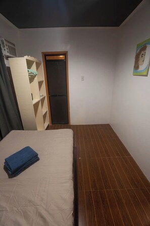 Tremannsrom, balkong | Skrivebord for bærbar PC og wi-fi (inkludert)